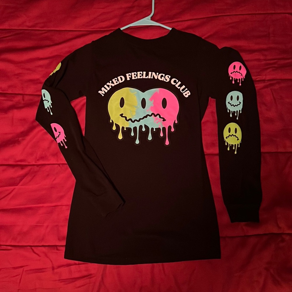 Fashion Nova graphic long sleeve